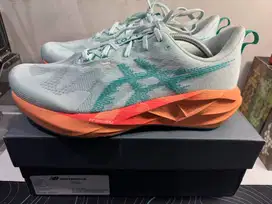 (Preloved) Asics Novablast 5 Seken US12 / EU46 Like New Baru 3km