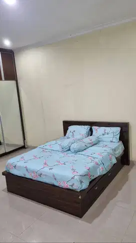 Kasur Spring Bed + Ranjang 1 Set Mewah Ukuran Queen Bekas
