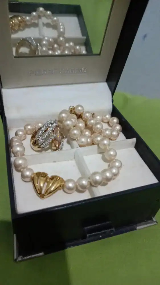 Kalung mutiara imitasi