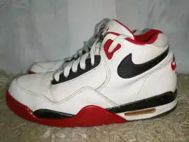 Sepatu basket legacy