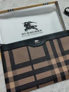 Tas Clutch Burberry Pria