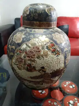 Guci Keramik motif timbul