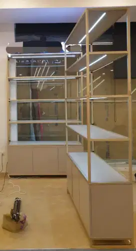 Lemari Pajang Untuk Toko / Butik