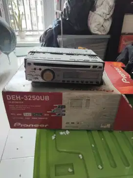 Tape Mobil Pioneer DEH 3250UB
