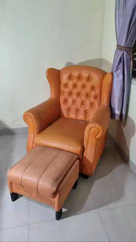Sofa Mewah + 3 Kurisi 1 Set berwarna orange Bekas