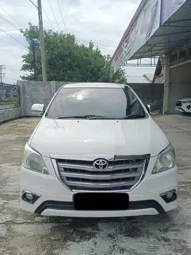 Innova G 2.0 AT 2012