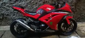 Di jual motor Kawasaki ninja tahun 2015 surat lengkap semua grace oke