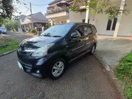 Toyota avanza veloz 1,5 matic hitam