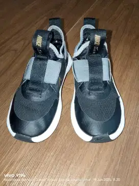 Sepatu Sekolah PL