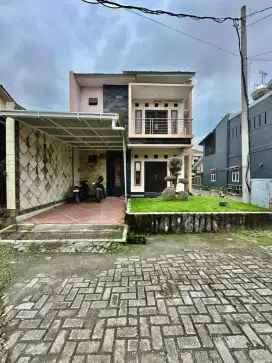 RUMAH TERAWAT KOMPLEK JALAN ASOKA 5 KAMAR TIDUR