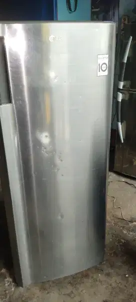 Kulkas plizer merek LG beku bergaransi