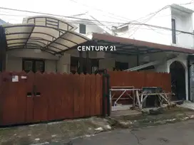 Dijual rumah siap huni dengan lokasi strategis di Bintaro Sektor 9