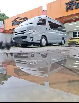 Tdp 150jt !!! Hiace Commuter 3.0 MT - km 14rb - Pilot Seat - 10 seat