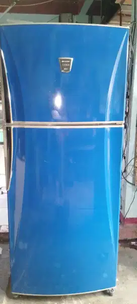 Kulkas Sharp super jumbo dingin beku bergaransi