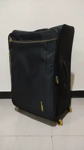 Koper Luggo AIR 6461 27 Inch. Ada dua item navy dan black