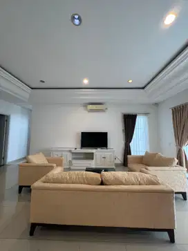 Rumah Mewah Fully Furnished dengan Private Swimming Pool, De Park, BSD