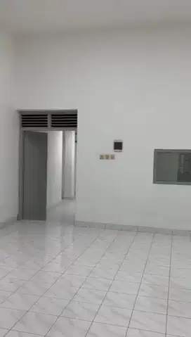 sudirman mainroad Disewa Ruko 2 Lantai Bagus Siap Pakai