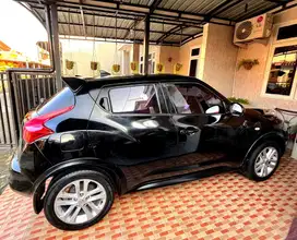 Juke tahun 2011 type 1,5 rx ( tertinggi ) a/t warna hitam