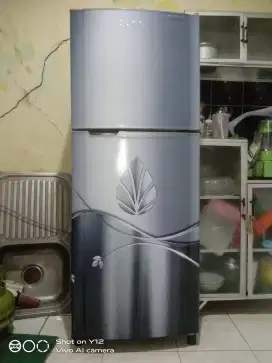 Jual cepat kulkas merk glacio. Toshiba