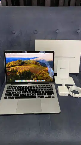 Macbook Air M1 8/256 Tahun 2020  iBox