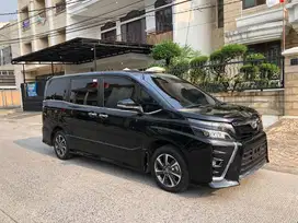 Toyota Voxy 2021 Hitam