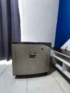 Jual cepat kulkas mini Toshiba