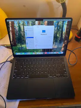 Jual cepet Macbook Air m3 ibox 8/256 garansi april 2026