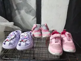 Sepatu & Sendal anak2 ukuran 22