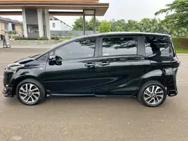 Toyota Sienta Q cvt 2017