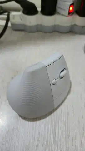 Jual Logitech Lift [Baru Pemakaian 3 Bulan]