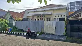 Rumah Hitung Tanah Gayungsari dekat Raya A Yani