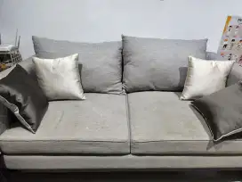 Rosewood Sofa Abu-abu Desain Estetik Fungsional untuk Interior Modern