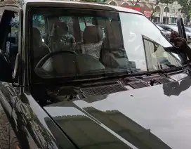 Kaca depan Toyota Prado 1998