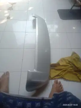 Spoiler topi belakang avanza ori