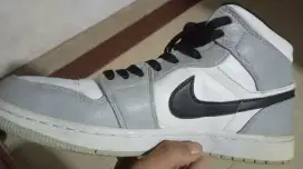 Nike Jordan 1 mid greey