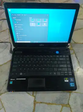 Fujitsu core i5 14inch.320Gb.Ram 4Gb.win 10.camera+trackpad+DVD room