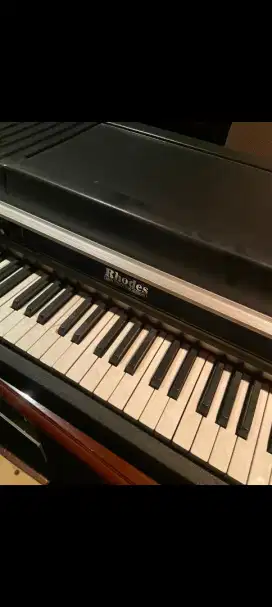 Rhodes Mark II Stage Piano 1979 -1983 USA