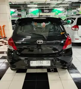 YOYOTA YARIS E 1.5 AT 2011 HITAM