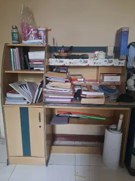 Meja Belajar Dengan Laci