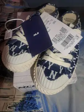 Sepatu Sendal MLB
