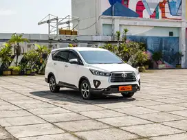 Toyota Kijang Innova Venturer 2.4 2022 diesel putih automatic