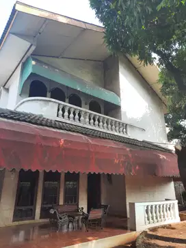 DIJUAL RUMAH HOEK BESAR KAWASAN KEBON JERUK PINGGIR JALAN