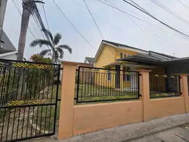 Di sewakan rumah hoek ada ac talaga bestari tangerang