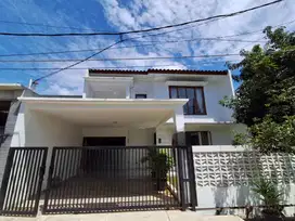 DiJual Rumah Asri  Siap Huni Di Cinere   2 lantai Hadap TIMUR.
