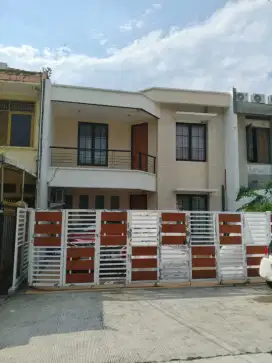 Rumah megah di komplek elit billymoon duren sawit, jakarta timur