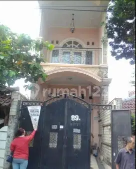 Rumah kokoh 2 lantai pinggir jalan akses 2 mobil condet Jaktim