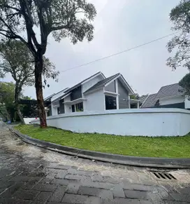 Rumah HOOK Mewah di Cluster Aurora BSB Village, 236 m², Dekat Halte &