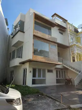 Dijual Rumah 3 Lantai di PIK Layar Permai Bagus dan Strategis