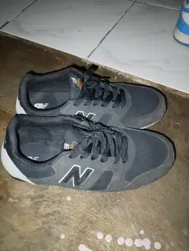 Sepatu NB Classic Tembua Hologram