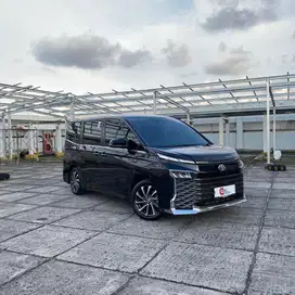 ( 20rb) Toyota Voxy 2022 WARNA UNGU TUA LOW KM